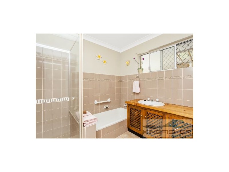 2/11 Logan Avenue, Miami QLD 4220
