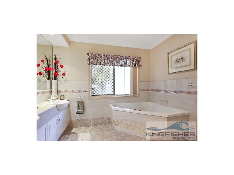 5 Shoalwater Court, Burleigh Waters QLD 4220