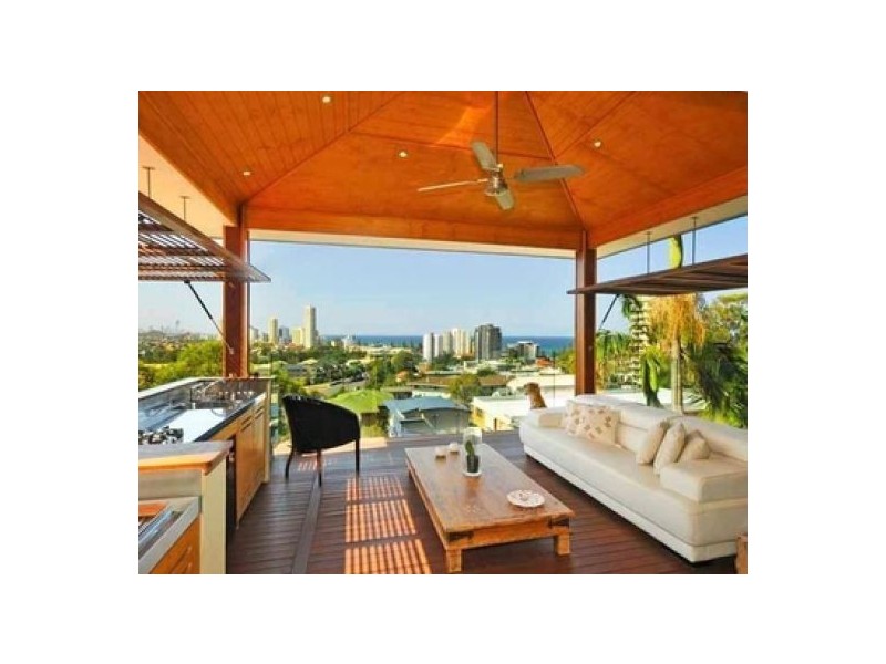 8 East Street, Burleigh Heads QLD 4220