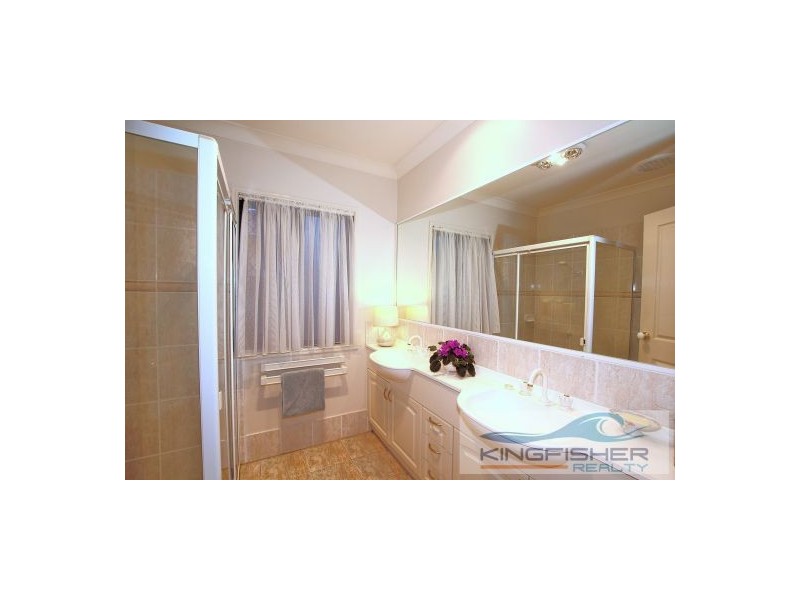 2 Stingray Crescent, Burleigh Waters QLD 4220