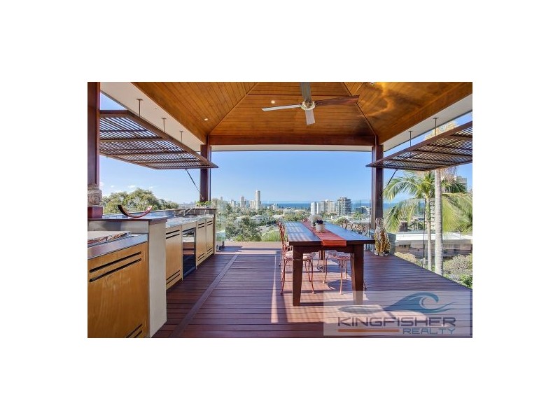 8 East Street, Burleigh Heads QLD 4220