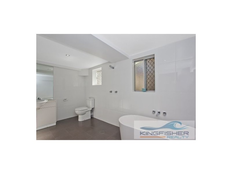 8 East Street, Burleigh Heads QLD 4220