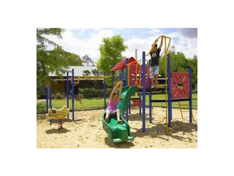 8 Bradley Avenue, Miami QLD 4220