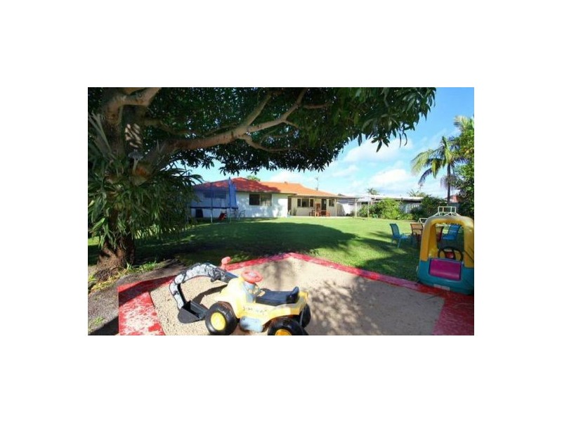 71 Dawn Parade, Miami QLD 4220