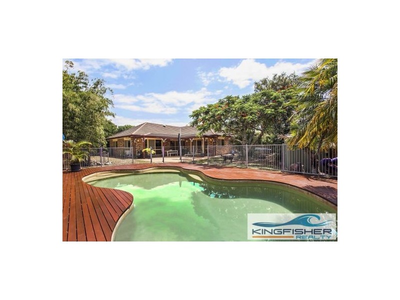 33 Beaconsfield Drive, Burleigh Waters QLD 4220