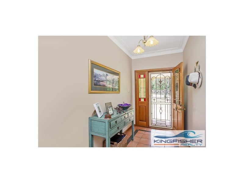 33 Beaconsfield Drive, Burleigh Waters QLD 4220