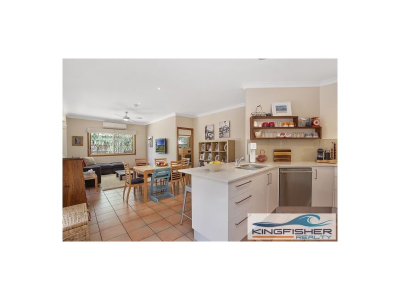 33 Beaconsfield Drive, Burleigh Waters QLD 4220