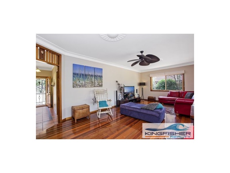 33 Beaconsfield Drive, Burleigh Waters QLD 4220