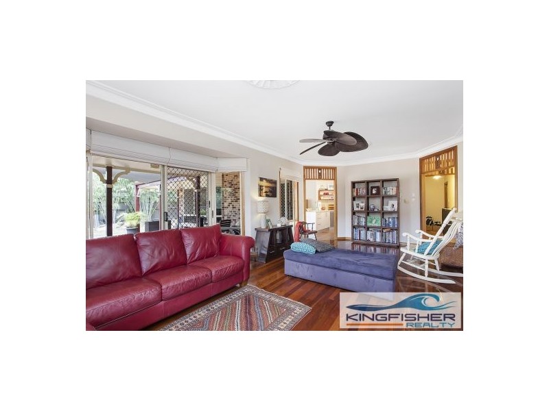 33 Beaconsfield Drive, Burleigh Waters QLD 4220