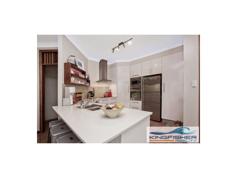 33 Beaconsfield Drive, Burleigh Waters QLD 4220