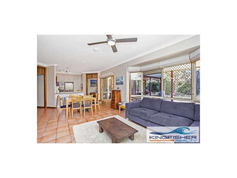 33 Beaconsfield Drive, Burleigh Waters QLD 4220