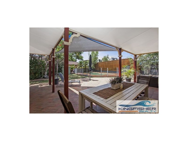 33 Beaconsfield Drive, Burleigh Waters QLD 4220