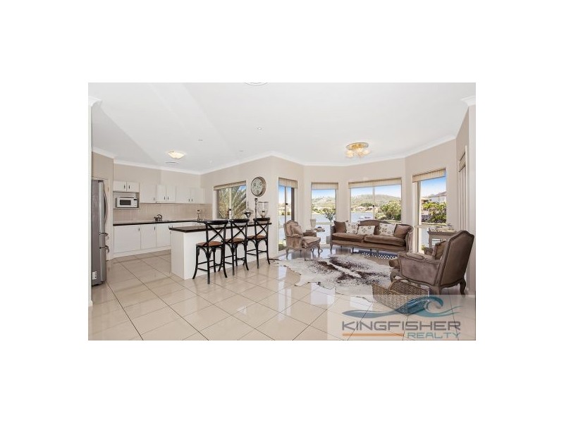 15 St Helens Court, Burleigh Waters QLD 4220