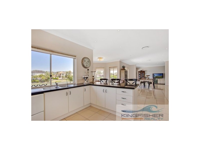 15 St Helens Court, Burleigh Waters QLD 4220