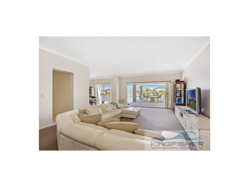 15 St Helens Court, Burleigh Waters QLD 4220