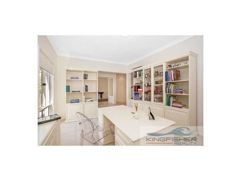 15 St Helens Court, Burleigh Waters QLD 4220