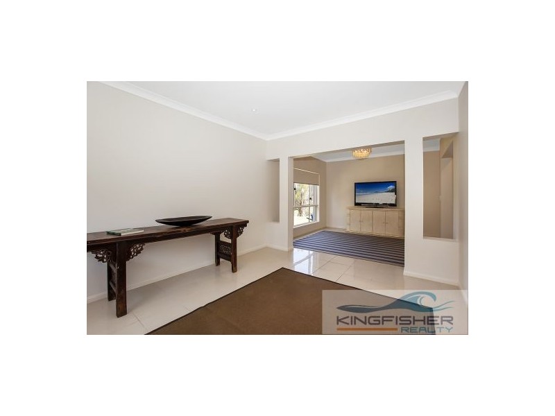 15 St Helens Court, Burleigh Waters QLD 4220