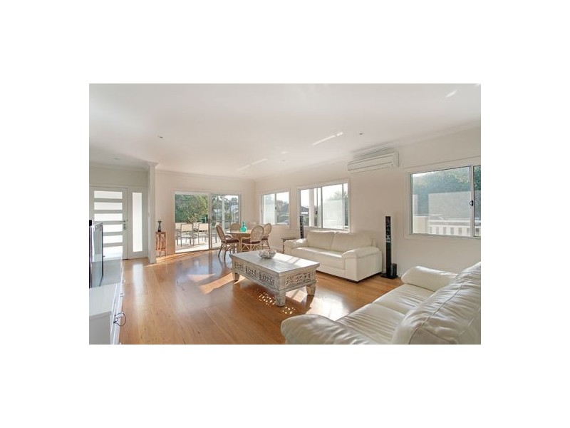 2 Stirgess Ave, Curl Curl NSW 2096