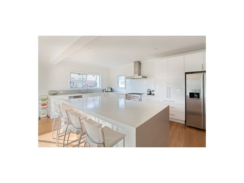 2 Stirgess Ave, Curl Curl NSW 2096