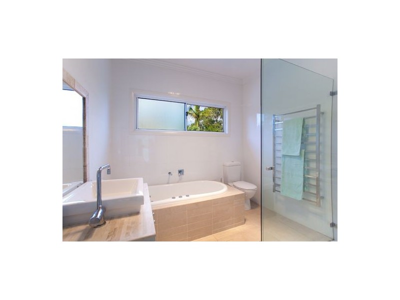 2 Stirgess Ave, Curl Curl NSW 2096