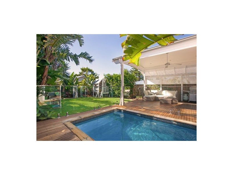 25 Griffin Road, North Curl Curl NSW 2099