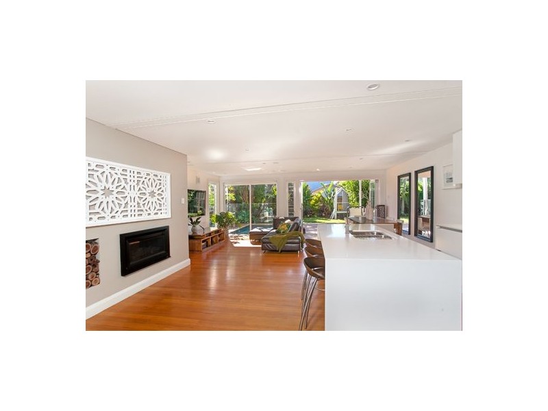 25 Griffin Road, North Curl Curl NSW 2099