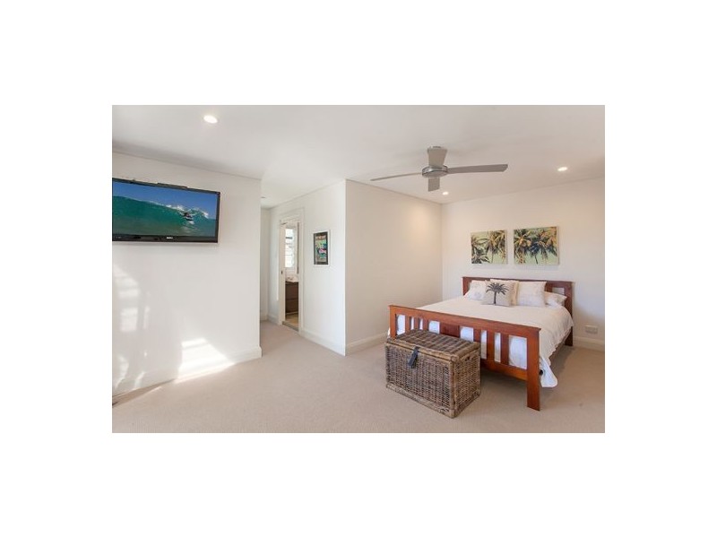 25 Griffin Road, North Curl Curl NSW 2099