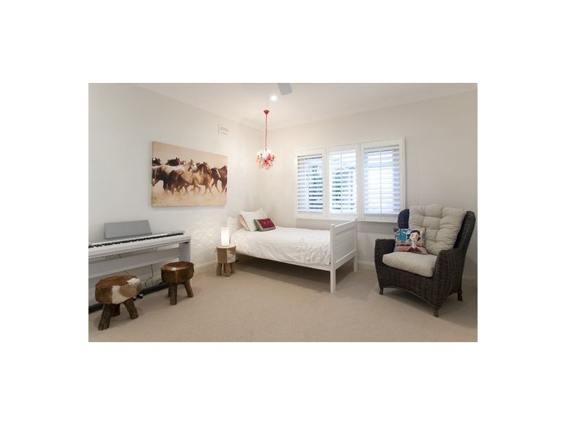 25 Griffin Road, North Curl Curl NSW 2099