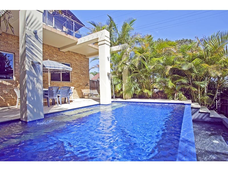 2 Adams Street, Curl Curl NSW 2096