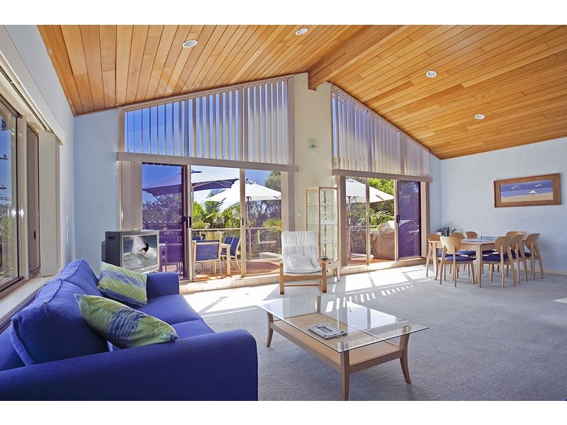 2 Adams Street, Curl Curl NSW 2096