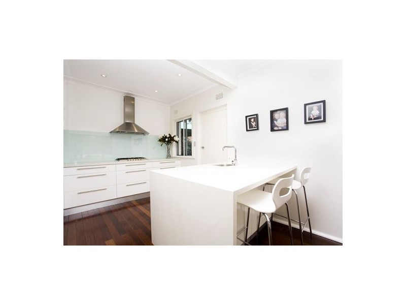 2 Waratah Street, Freshwater NSW 2096