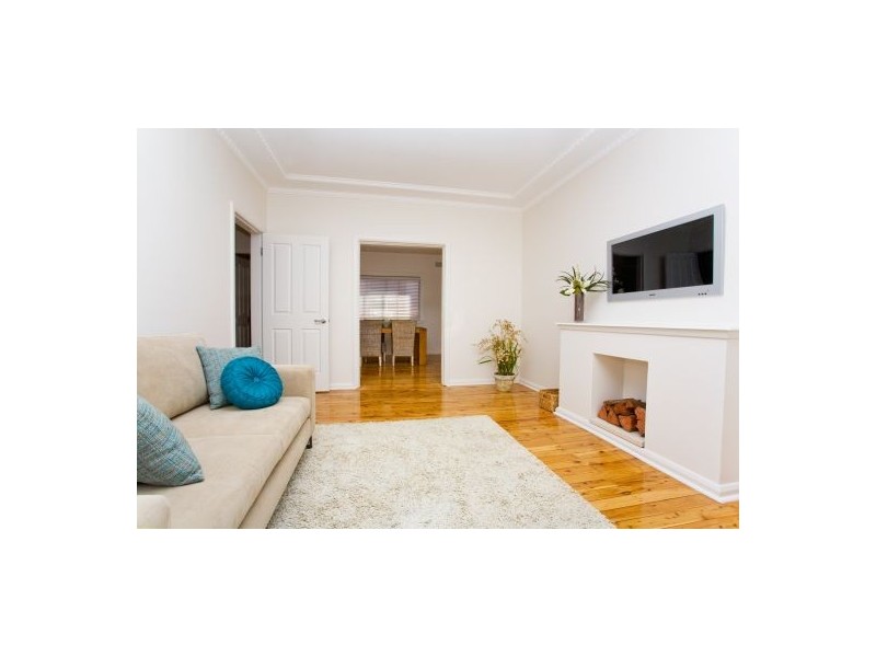 28 Ocean View Road, Freshwater NSW 2096