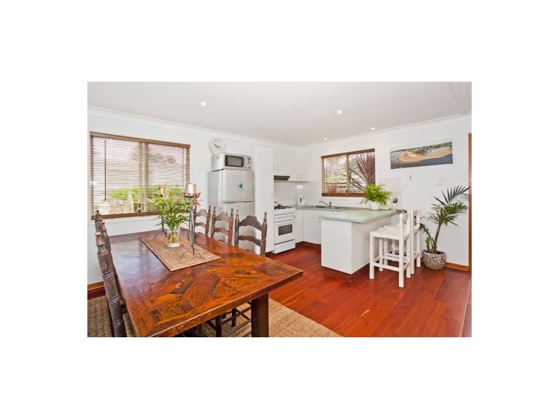 18 Seaview Parade, North Narrabeen NSW 2101