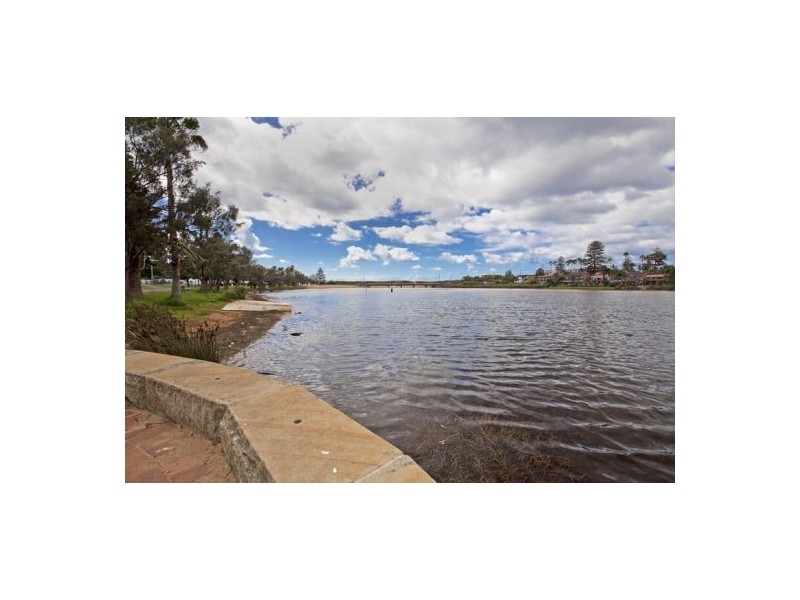 18 Seaview Parade, North Narrabeen NSW 2101