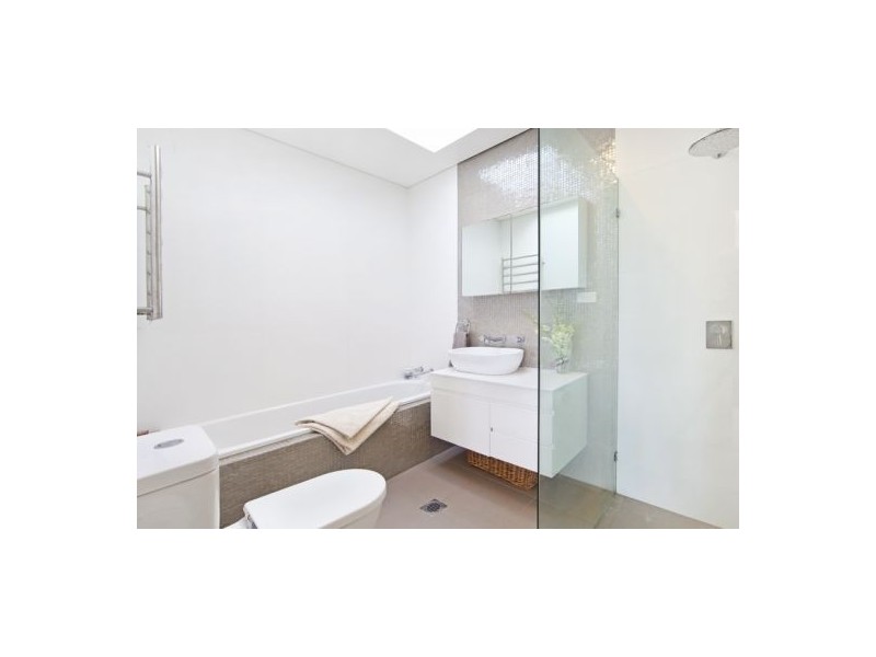 19 Undercliff Road, Freshwater NSW 2096