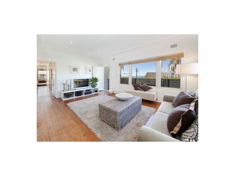 11 Ian Ave, North Curl Curl NSW 2099