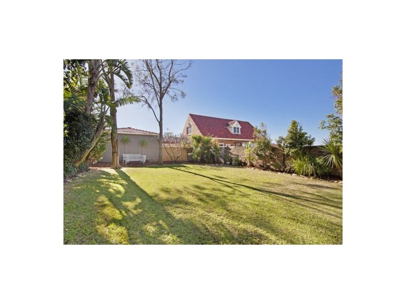 11 Ian Ave, North Curl Curl NSW 2099