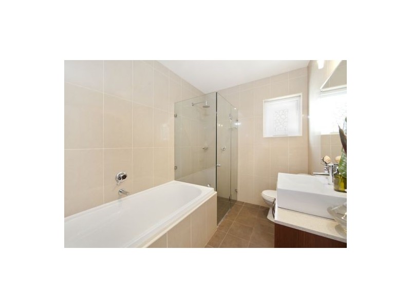 11 Ian Ave, North Curl Curl NSW 2099