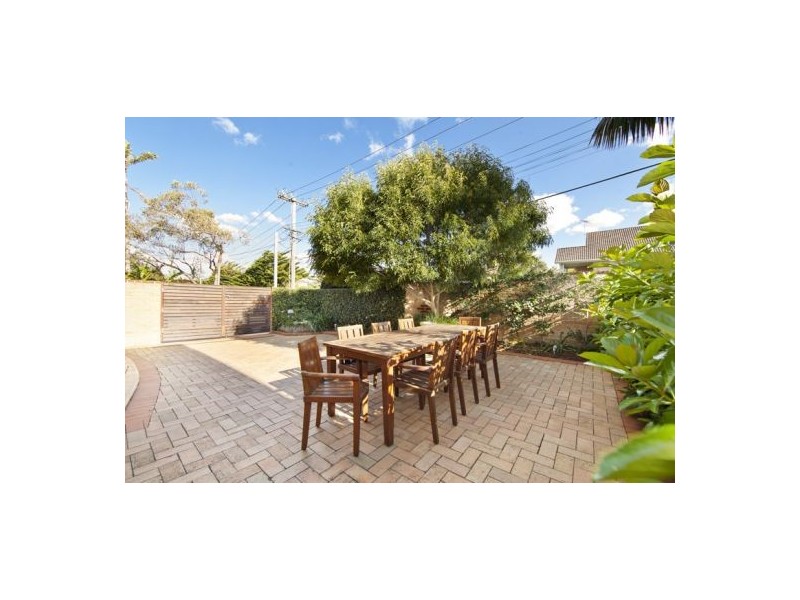 8A Kooloora Avenue, Freshwater NSW 2096