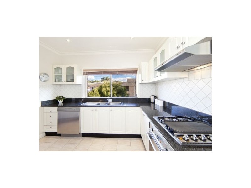 8A Kooloora Avenue, Freshwater NSW 2096