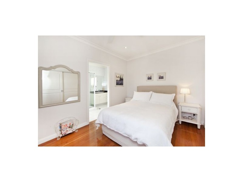 8A Kooloora Avenue, Freshwater NSW 2096