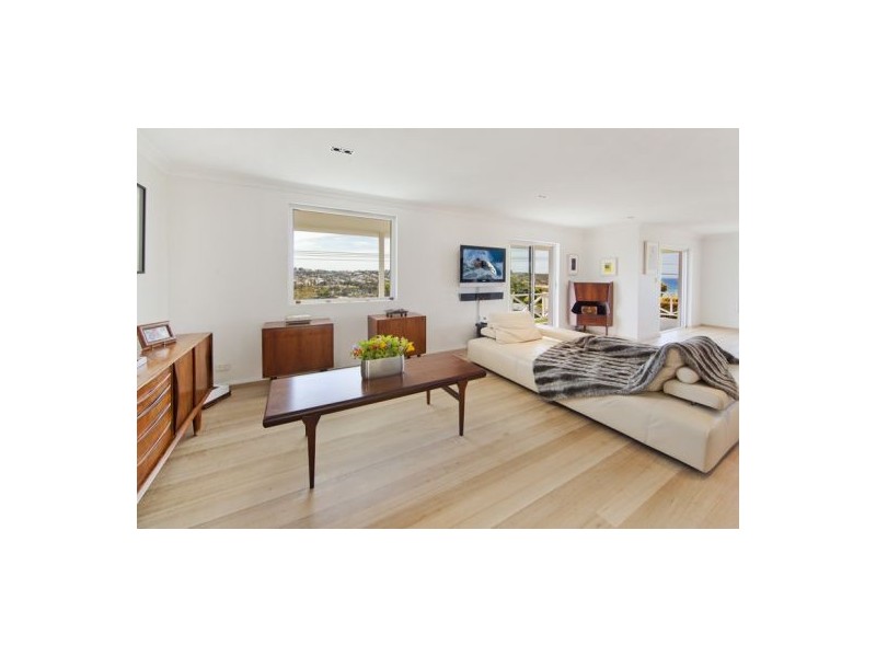 6 Curl Curl Parade, Curl Curl NSW 2096