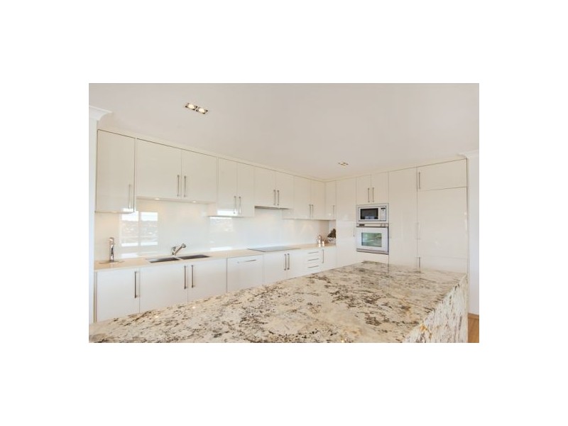 6 Curl Curl Parade, Curl Curl NSW 2096