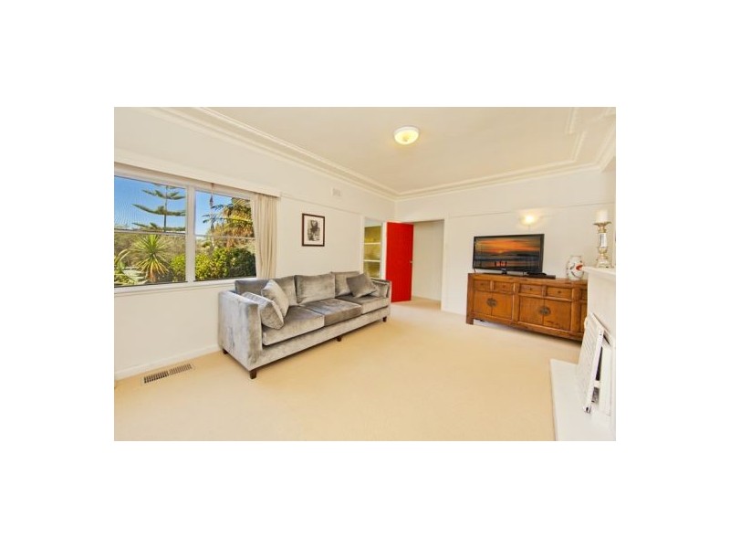 24 Delaigh Avenue, North Curl Curl NSW 2099