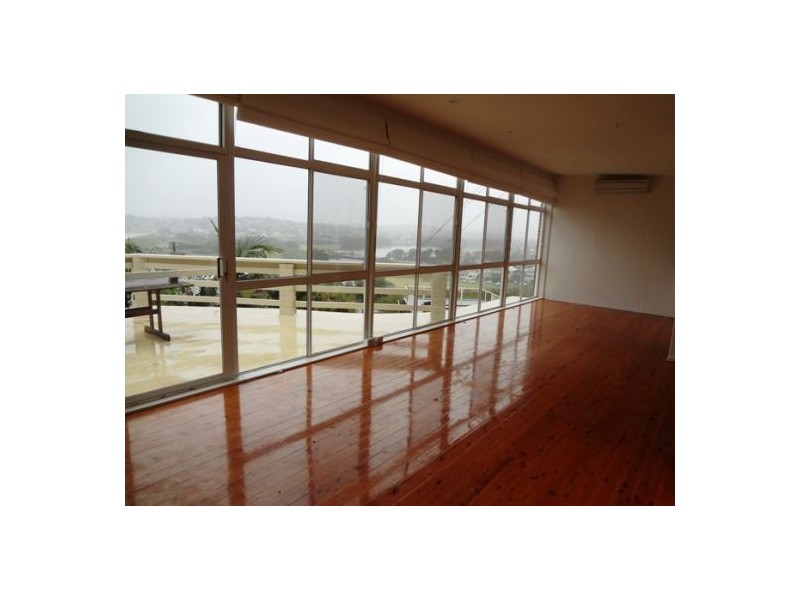 18 Taylor Street, North Curl Curl NSW 2099