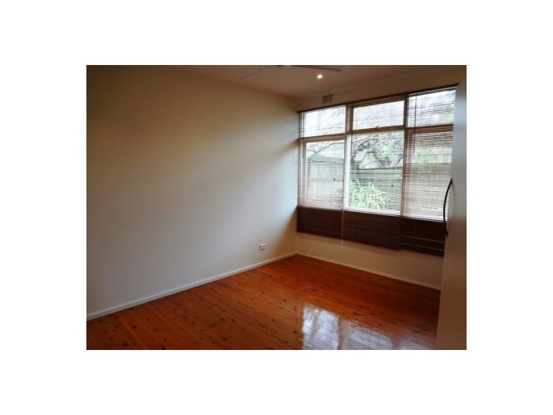 18 Taylor Street, North Curl Curl NSW 2099