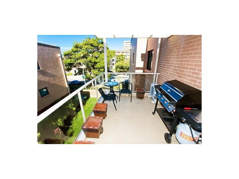 23/10 Hawkesbury Ave, Dee Why NSW 2099
