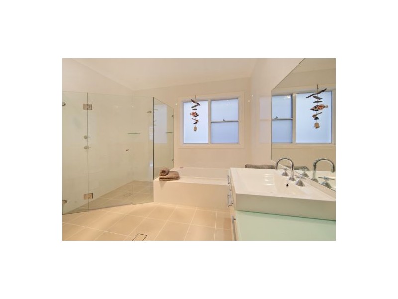 16 Ross Street, North Curl Curl NSW 2099