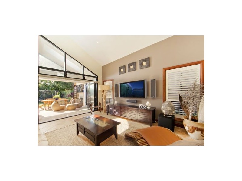 11 Surfers Parade, Freshwater NSW 2096