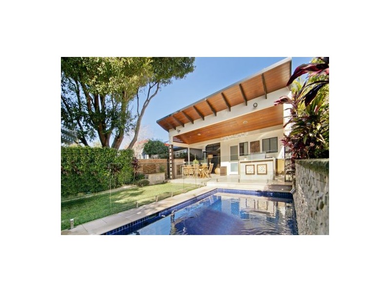 11 Surfers Parade, Freshwater NSW 2096